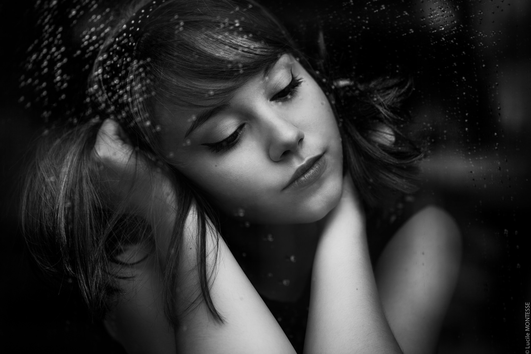 Canon 5D mark II, objectif 100mm f2,8 macro
Focale 100mm , vitesse : 1/200, ouverture : f3,2 , ISO : 100 
Conditions : lumière naturelle