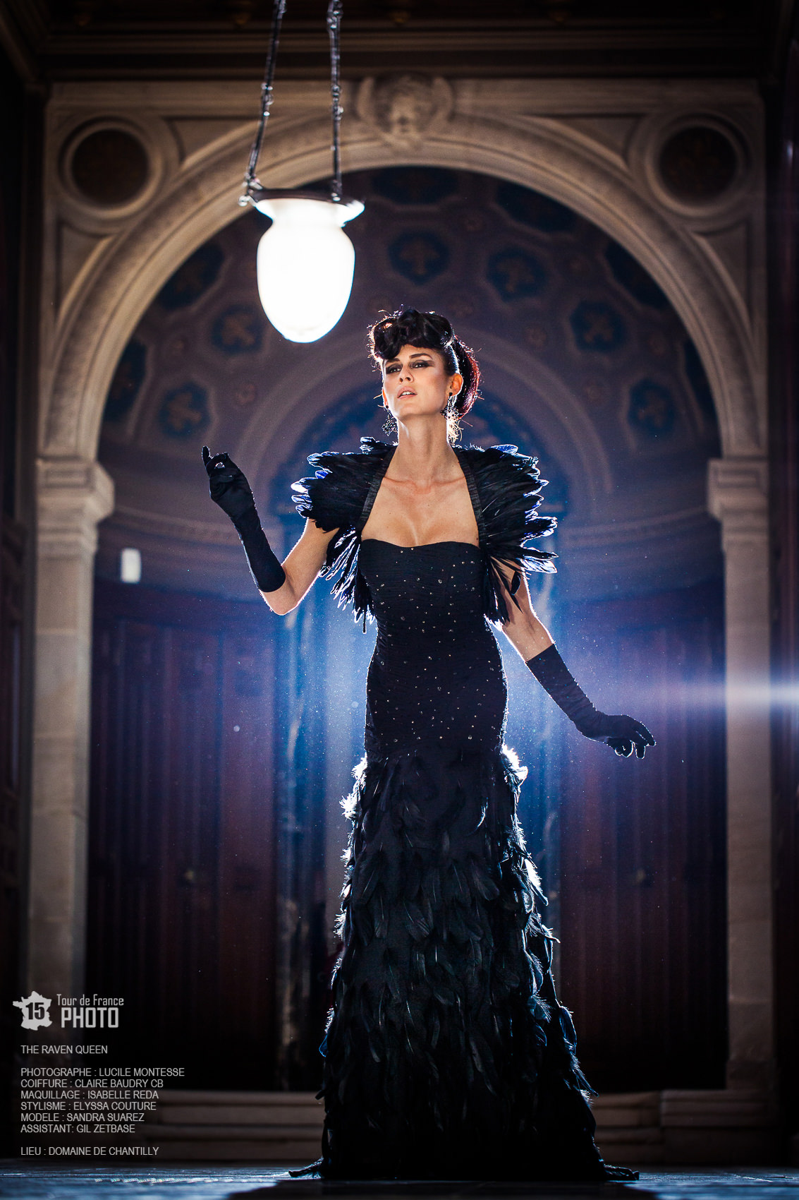 Canon 5D mark II, objectif 100mm f2,8 macro
Focale 100mm , vitesse : 1/200, ouverture : f2,8 , ISO : 1000 
Conditions : lumière naturelle + lumière continue + flash cobra en déporté